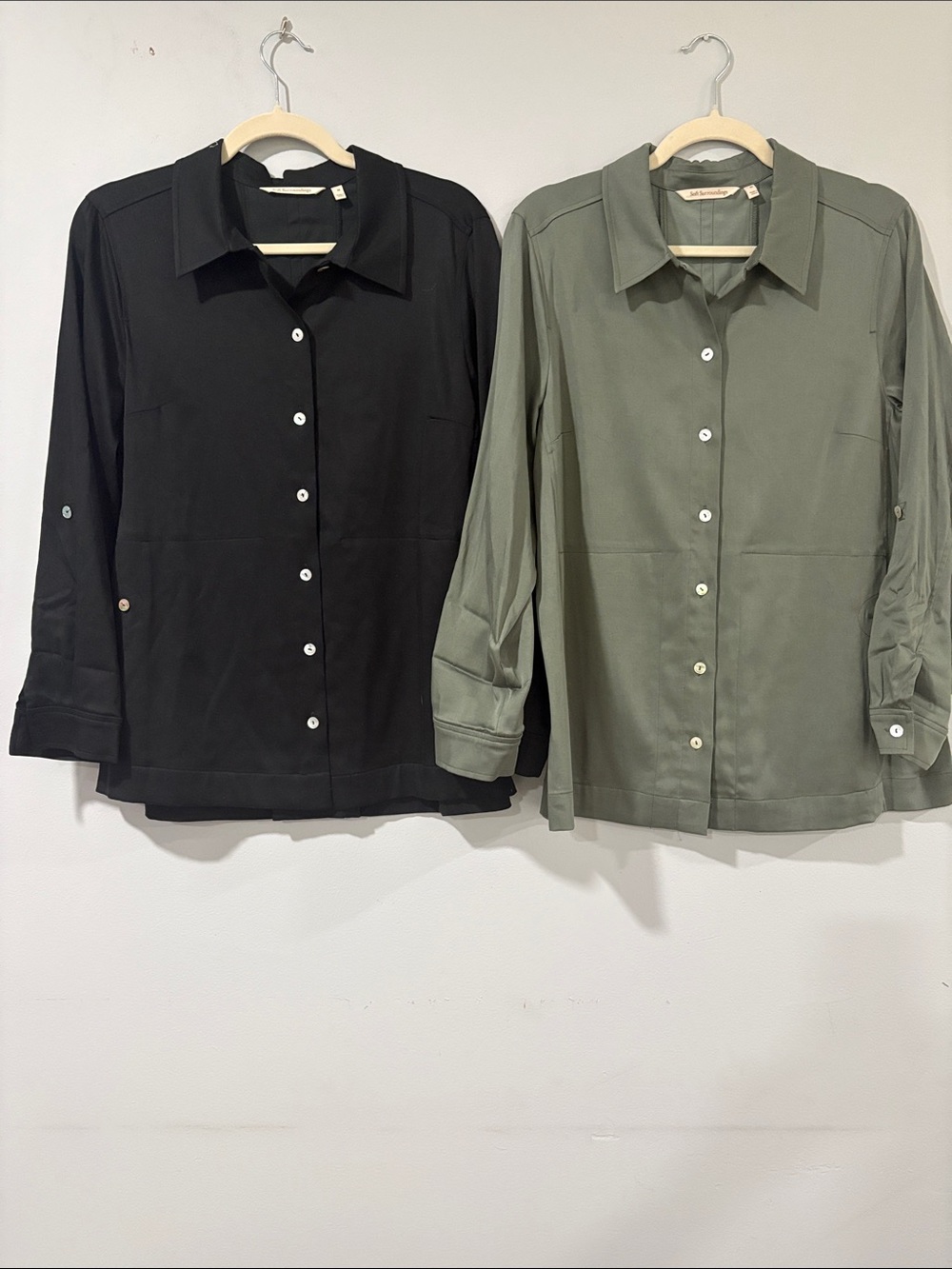 SOFT SURROUNDINGS WOMEN LONG SLEEVE BUTTON UP  BLACK & OLIVE SIZE/M